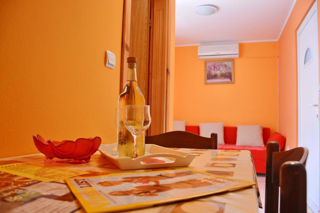 Apartments Sandra Vir Extérieur photo