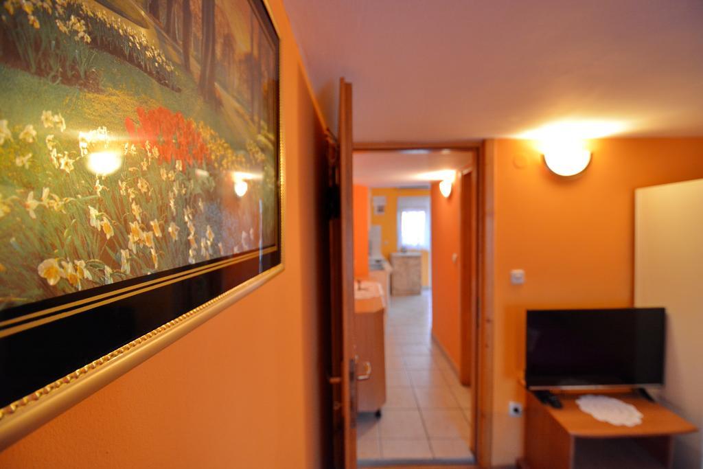 Apartments Sandra Vir Extérieur photo