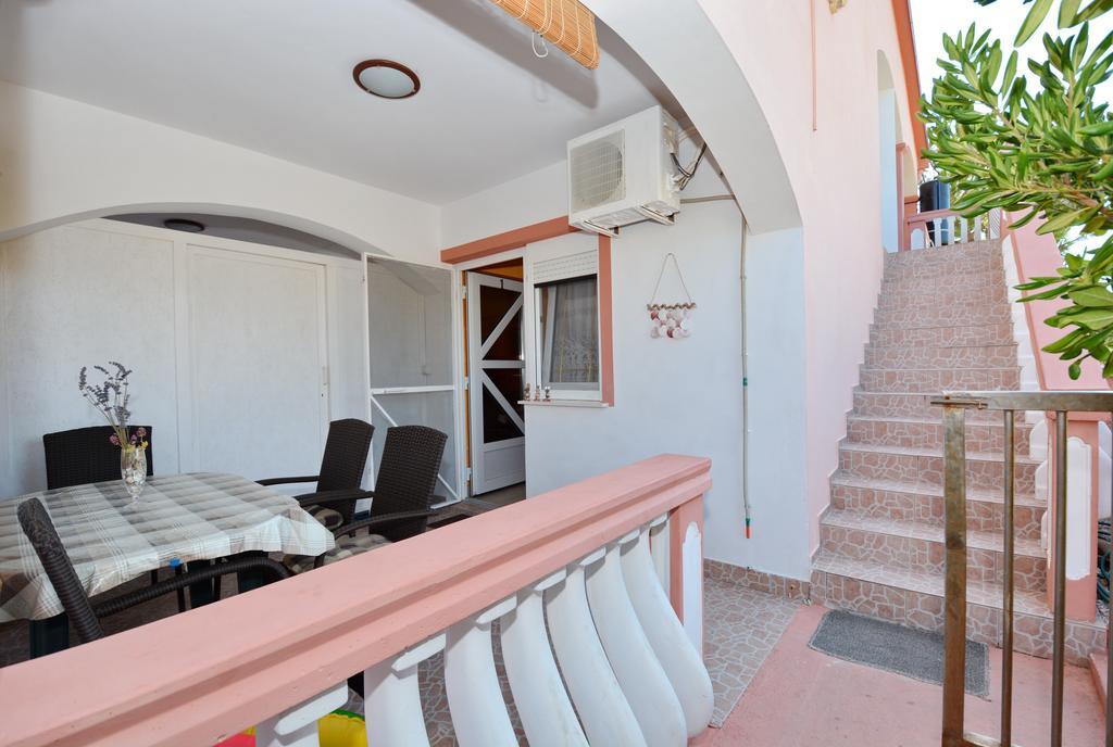 Apartments Sandra Vir Extérieur photo